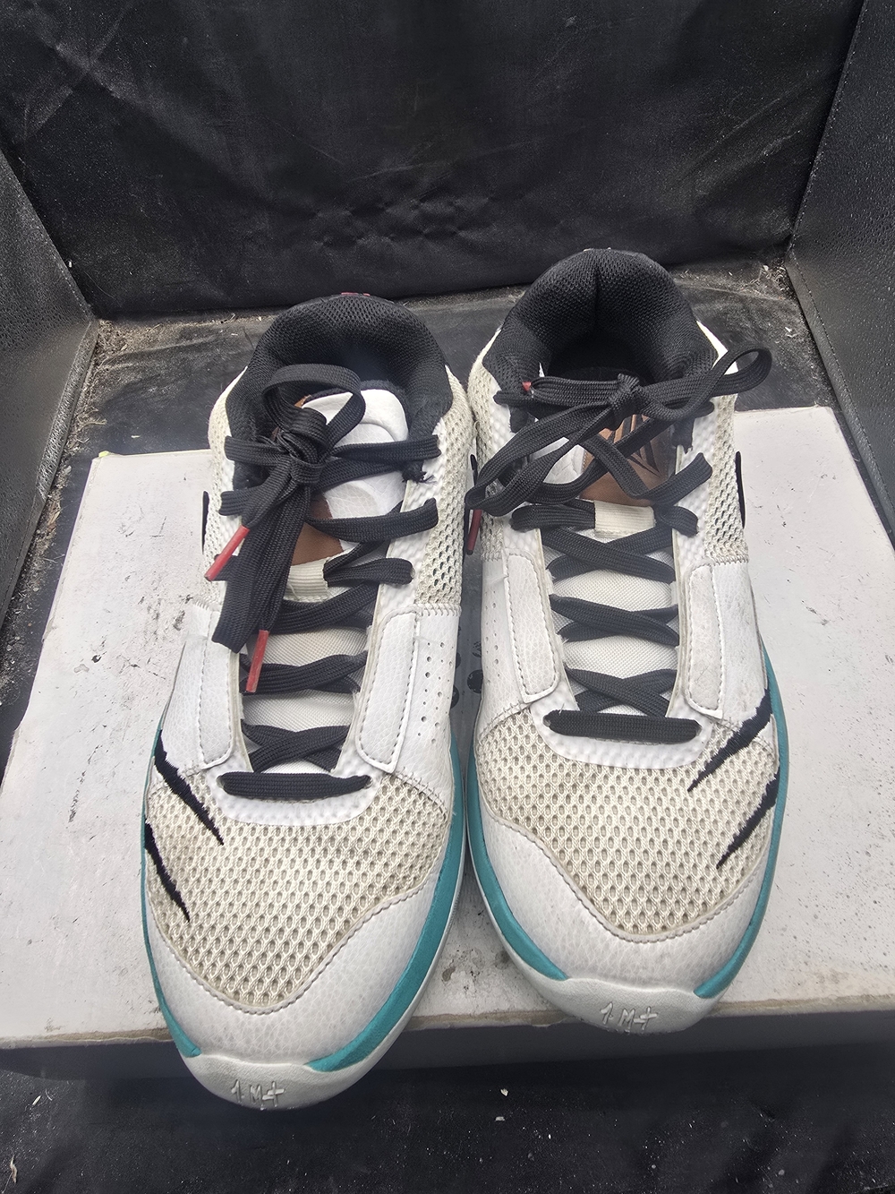 Nike Men's Athletic Shoes in Off-White, Teal and Black